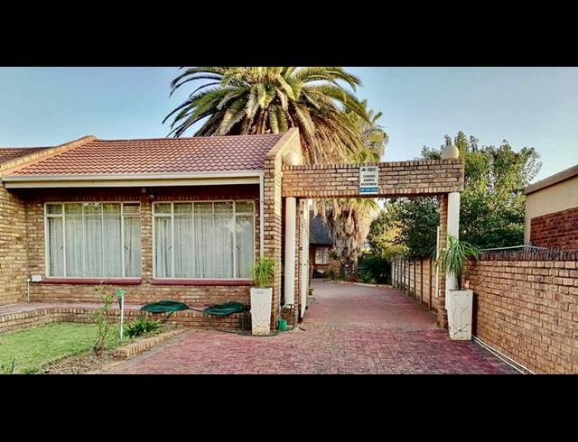 4 BEDROOM HOUSE FOR SALE IN FLORA GARDENS